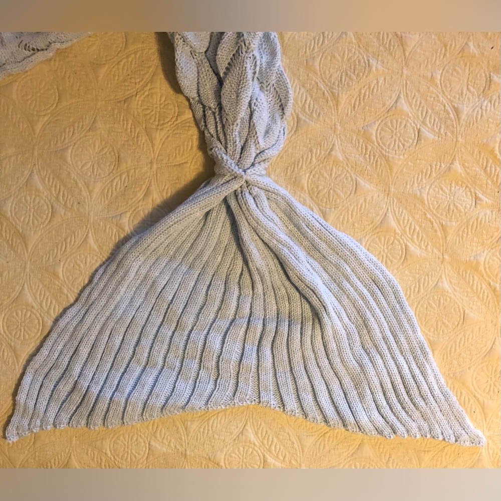 *NOW 30% OFF!!!* Mermaid Tail Blanket; Knit; Scale & Fin Detail; Aqua Blue - Picture 8 of 12